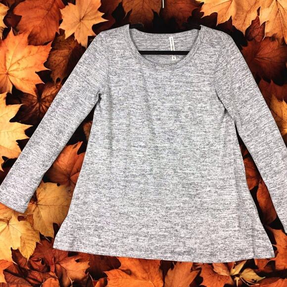 Forgotten Grace Soft Gray Pullover Top Women’s S Scoop Neck Side Slit NWOT - Picture 2 of 10